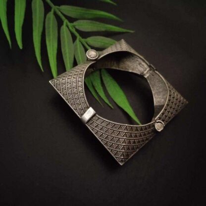 Square Kada -8