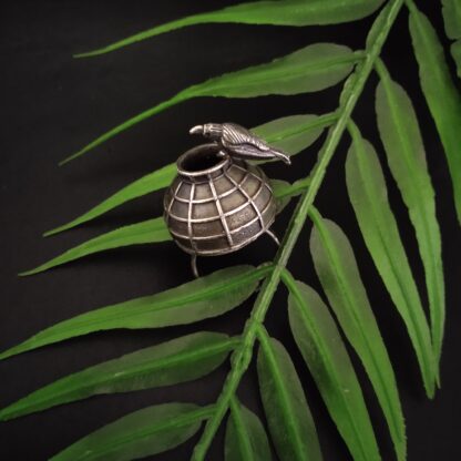 Crow pot ring