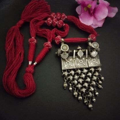 Maroon jaali