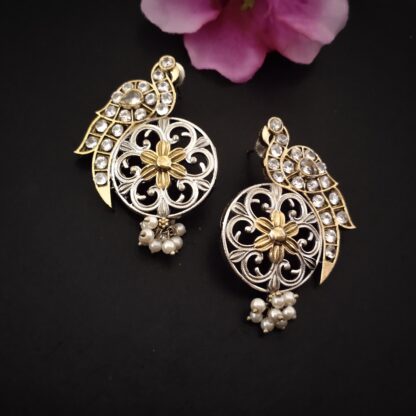 White dual pakshi