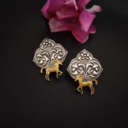 Ornate jugalbandi Ghoda