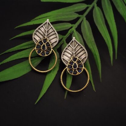 Ornate geometric leaf -3