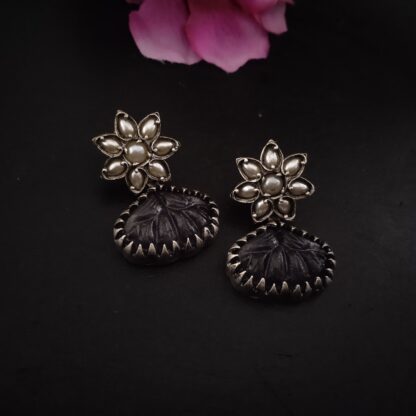 Floral pearl black