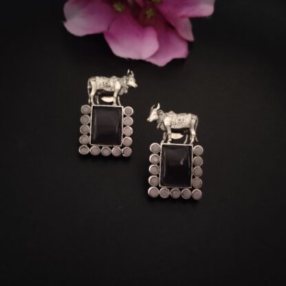 Classic square nandi - 4