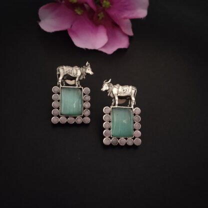 Classic square nandi - 3