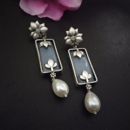 Grey rectangle leaf studs