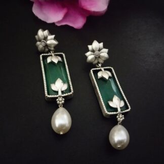 Green rectangle leaf studs