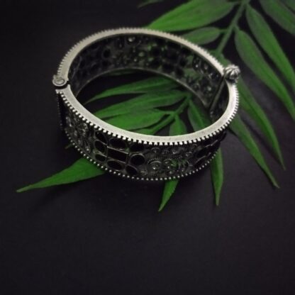 Floral crystal kada - 5 - Image 5