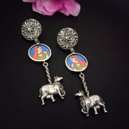 Round ornate Nandi - 4