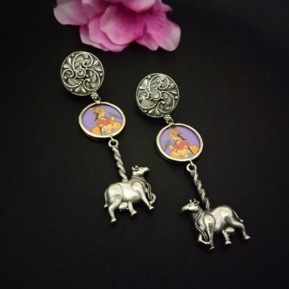 Round ornate Nandi - 2