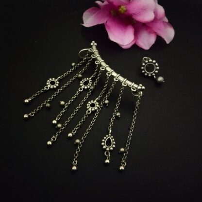 Asymetrical chandelier earcuff