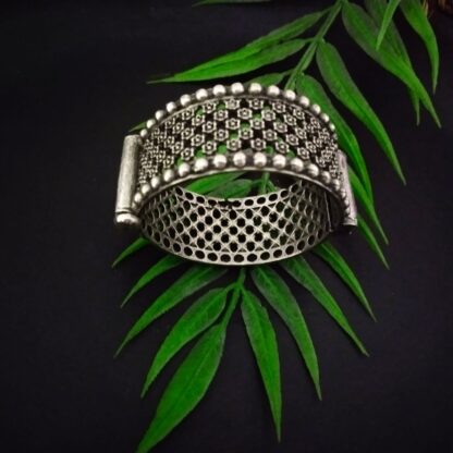 Jaali floral kada