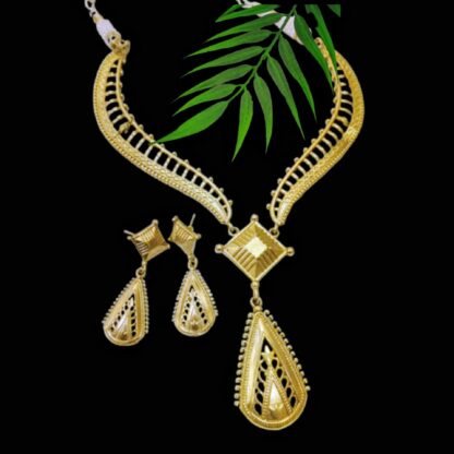 Dainty contemporary sunheri set