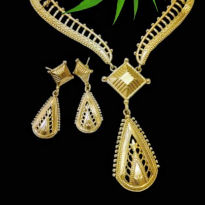Dainty contemporary sunheri set - Image 2