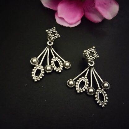 Dainty cutwork geometric  leaf