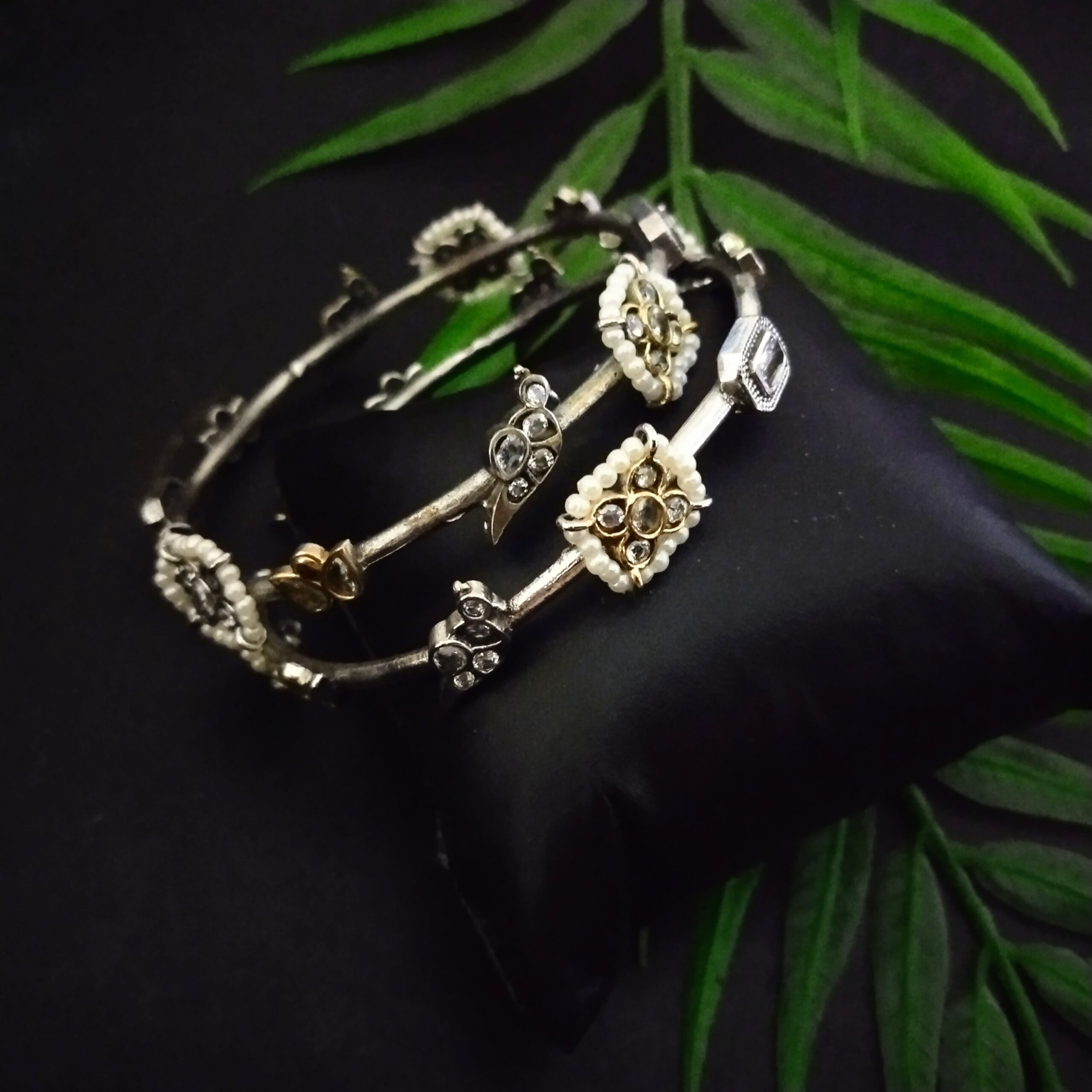 Kundan lotus chidiya bracelet - 4 / white